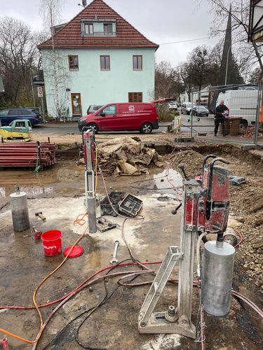 Kernbohrarbeiten für maßgenaue Durchbrüche in Betonwänden
